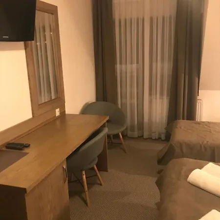 Bialczanski Restauracja I Klub Bilardowy Semesterpark 3*