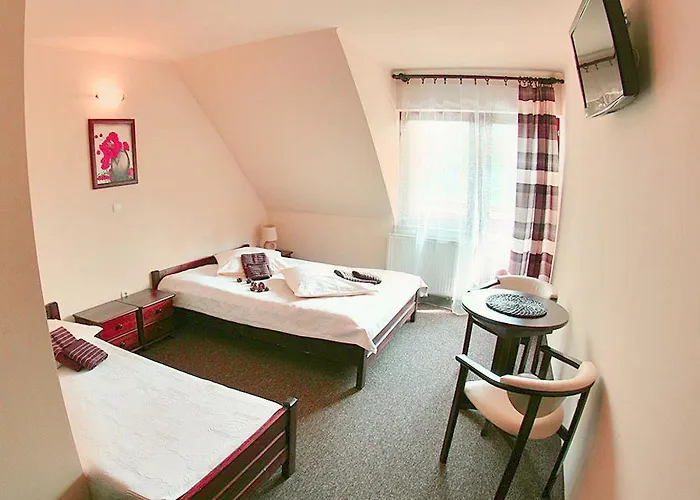 ホリデーパーク Bialczanski Restauracja Blisko Stokow Narciarskich ビャウカ